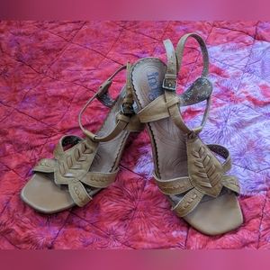 *YARD SALE!*Tan Leather Indigo by Clarks Heeled Sandals